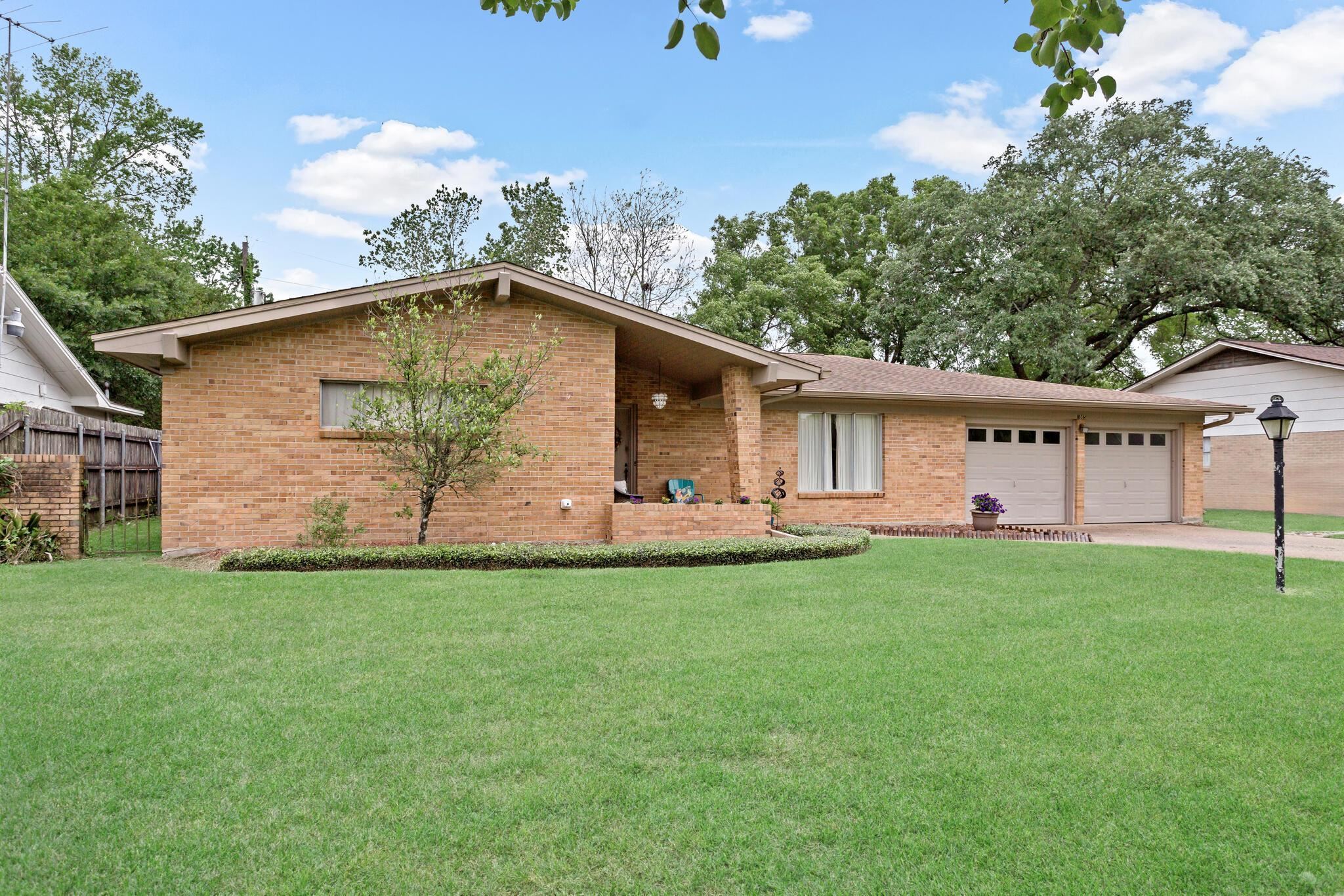 Property Photo: 1865 Rikisha Ln TX 77706