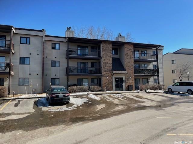 Property Photo: 225 Kingsmere Boulevard 301 SK S7J 4J6
