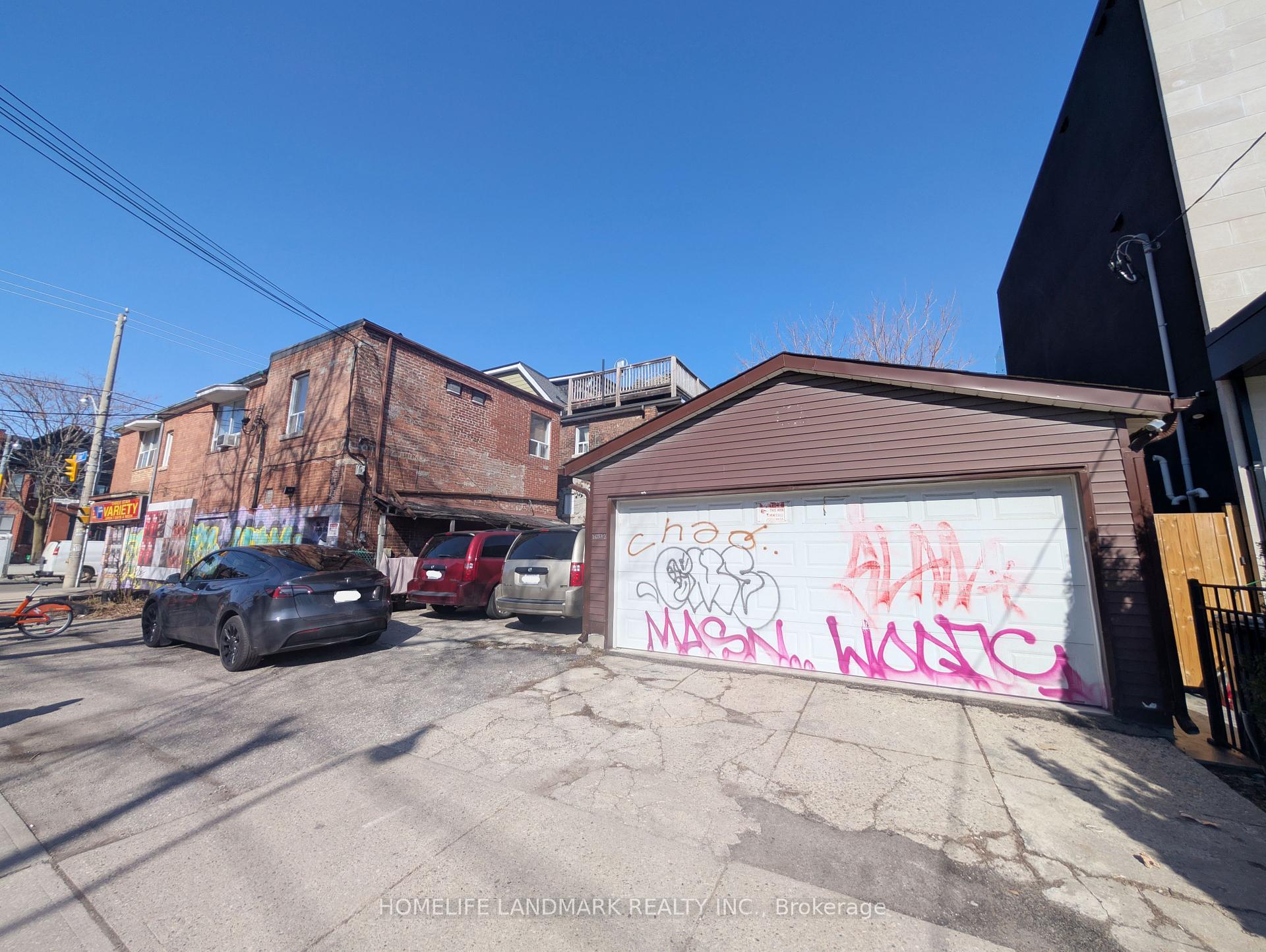 Property Photo: 621 Bathurst Street ON M5S 2R2
