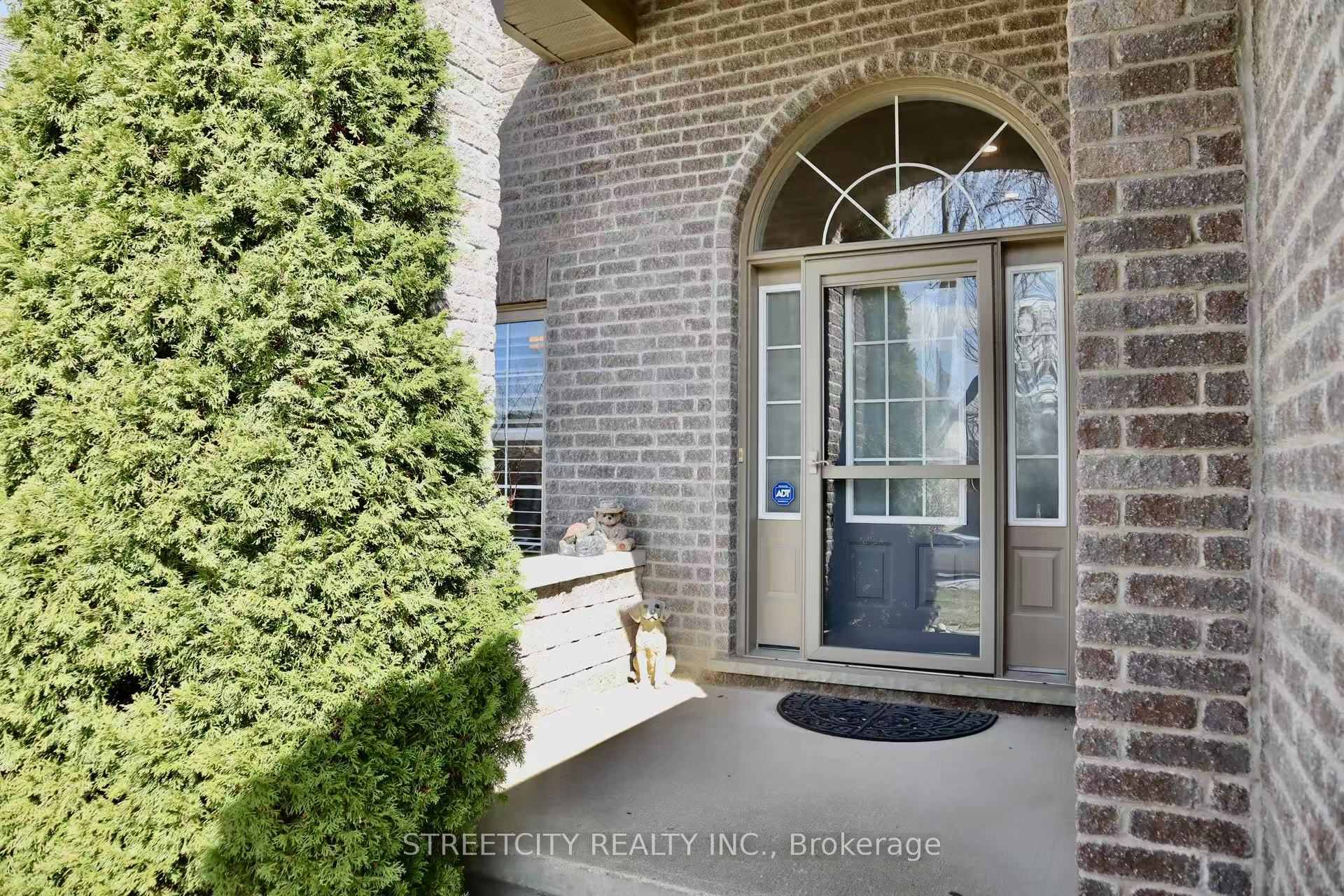 Property Photo: 1539 Warbler Woods Walk ON N6K 4Y9