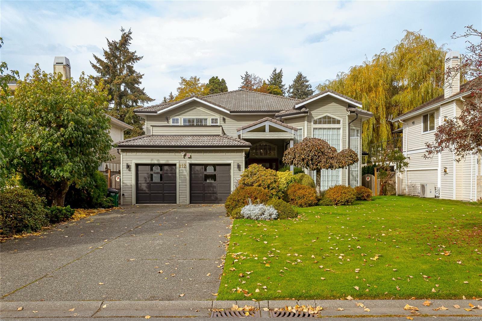 Property Photo: 812 Dalewood Lane BC V8X 5G6