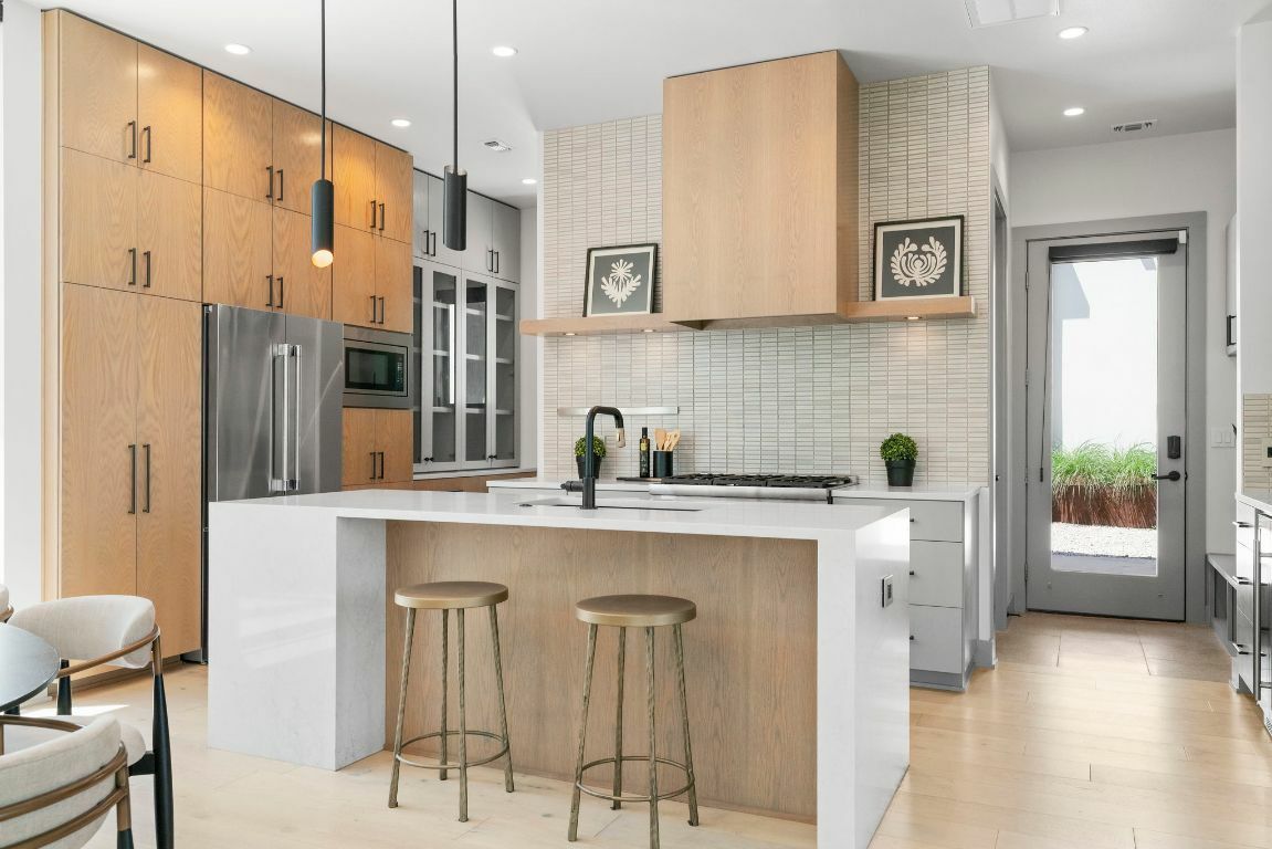 Property Photo: 2402 S 3rd Street TX 78704