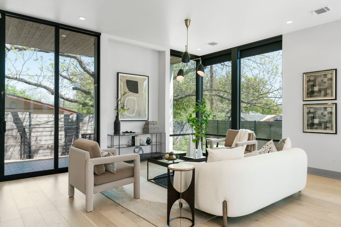 Property Photo: 2402 S 3rd Street TX 78704