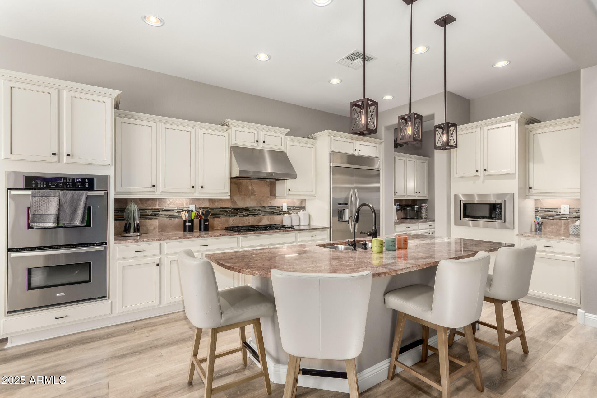 Property Photo: 3751 E Zachary Drive AZ 85050
