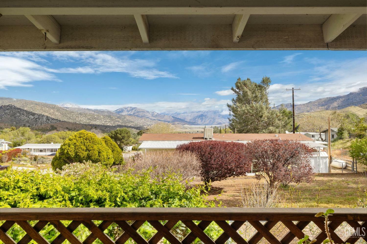 Property Photo: 239 Lake Drive CA 93205