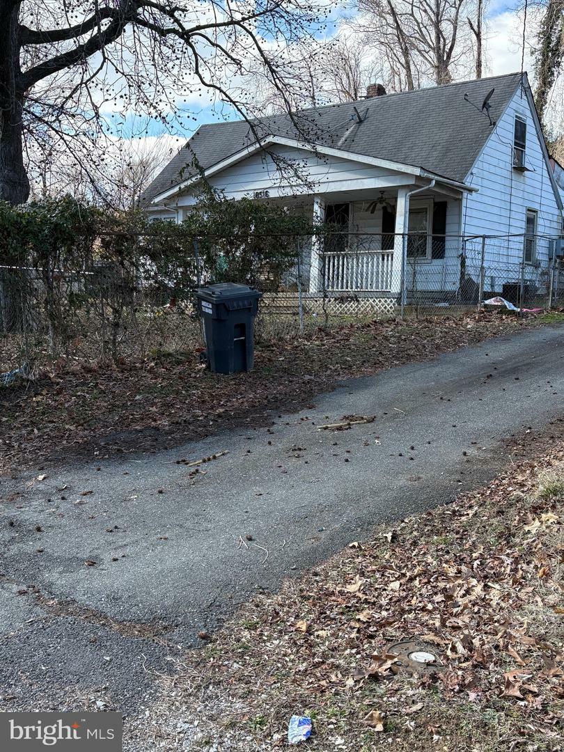 Property Photo: 18516 Old Triangle Road VA 22172