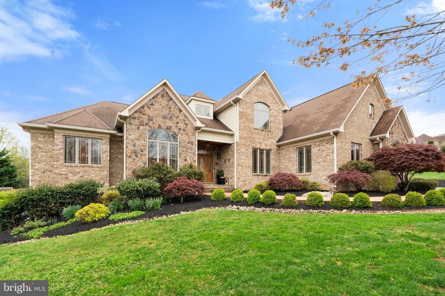 Property Photo: 7827 Wellington Drive VA 20186