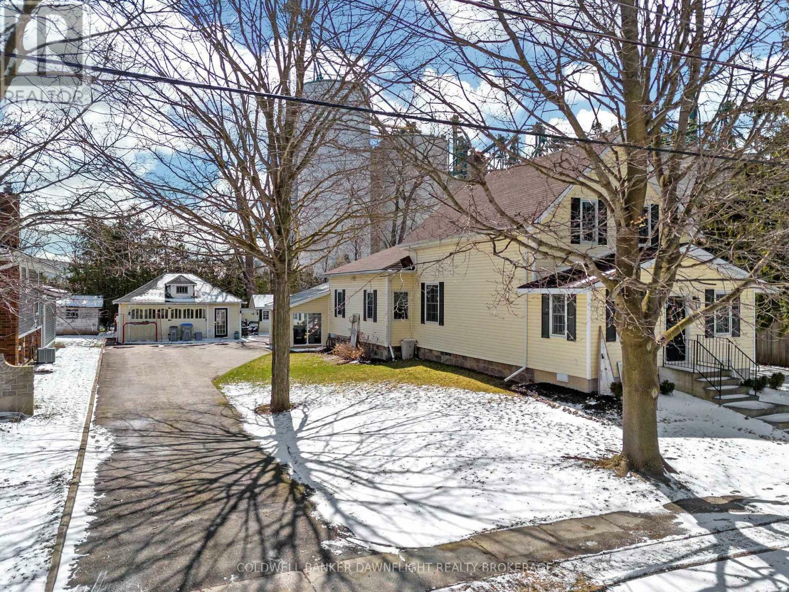 Property Photo: 103 Richmond Street South ON N0M 1X0