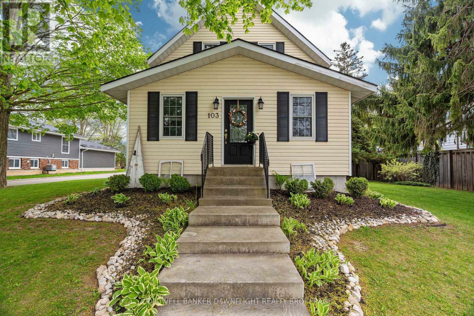 Property Photo: 103 Richmond Street South ON N0M 1X0