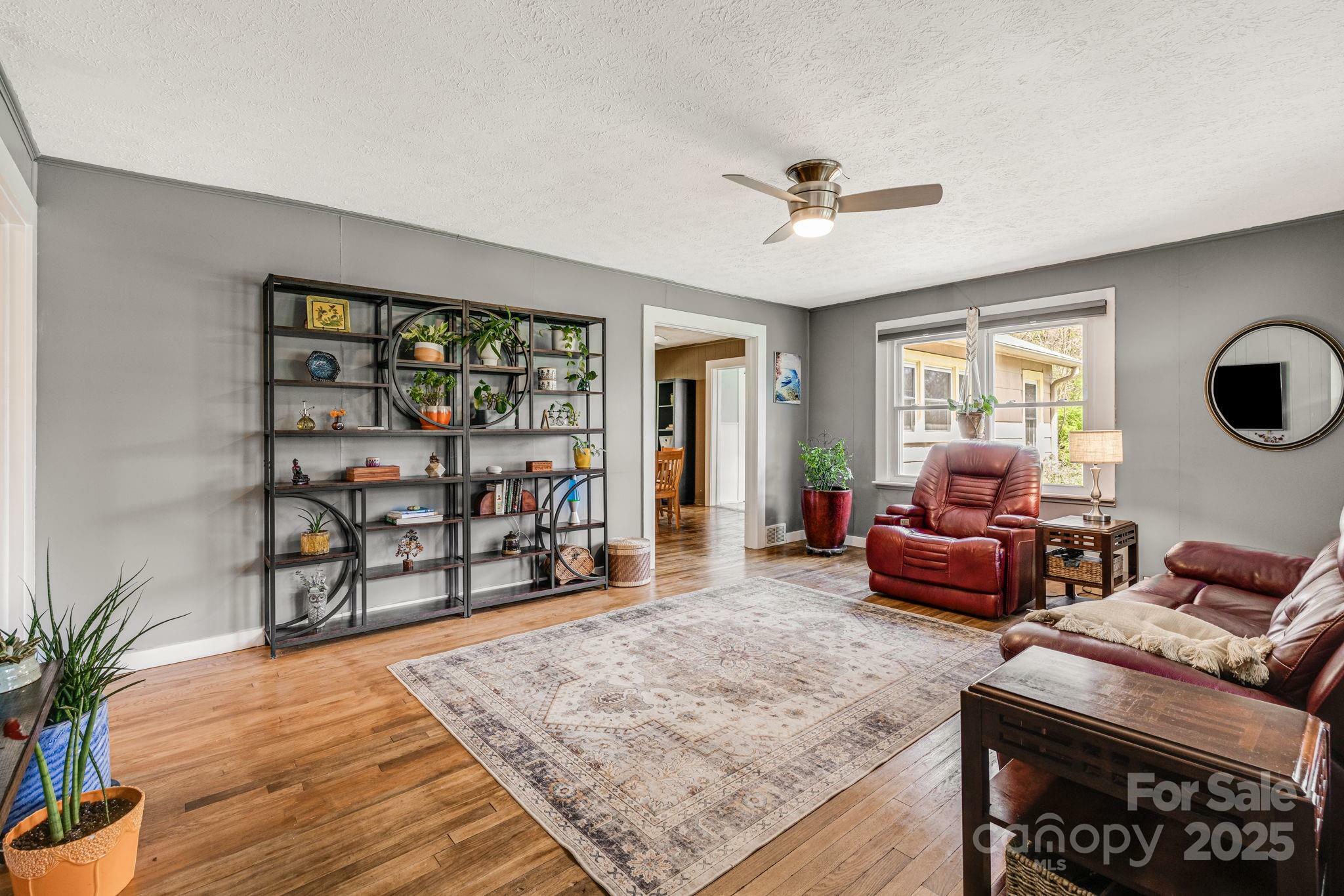 Property Photo: 1041 Groundhog Road NC 28716