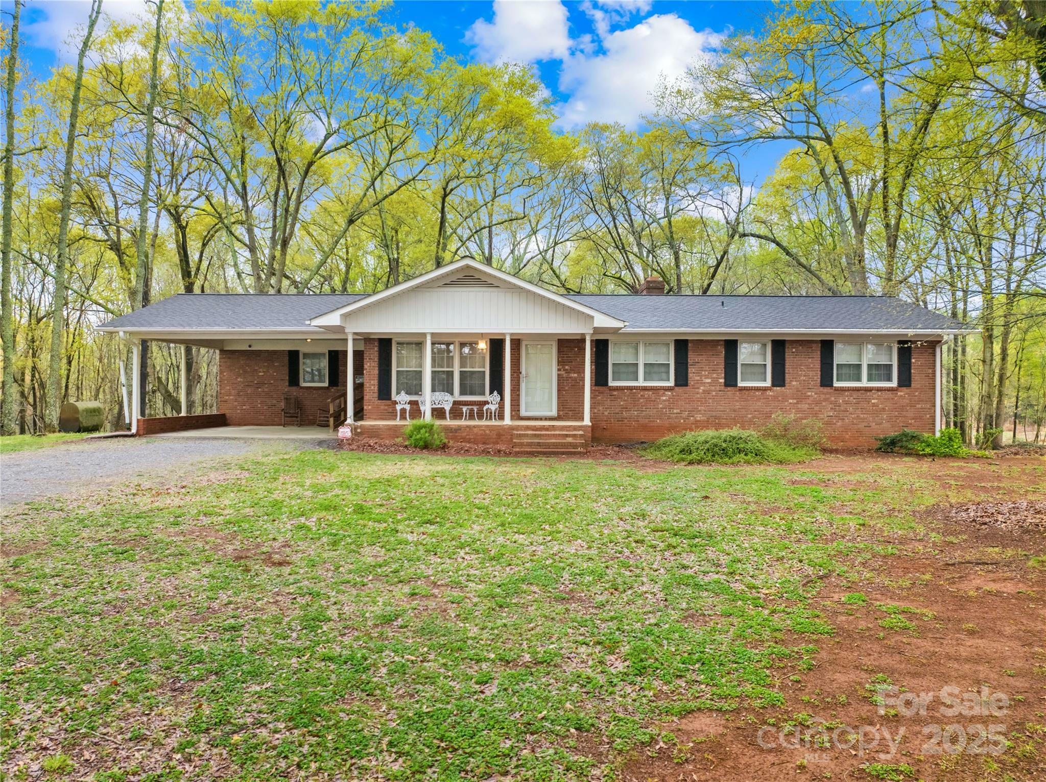 Property Photo: 322 S Main Street NC 28152