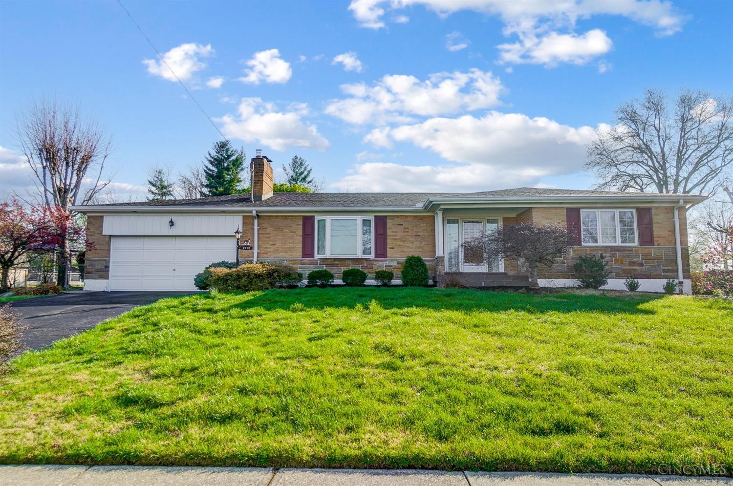 Property Photo: 2110 Rollingridge Lane OH 45238