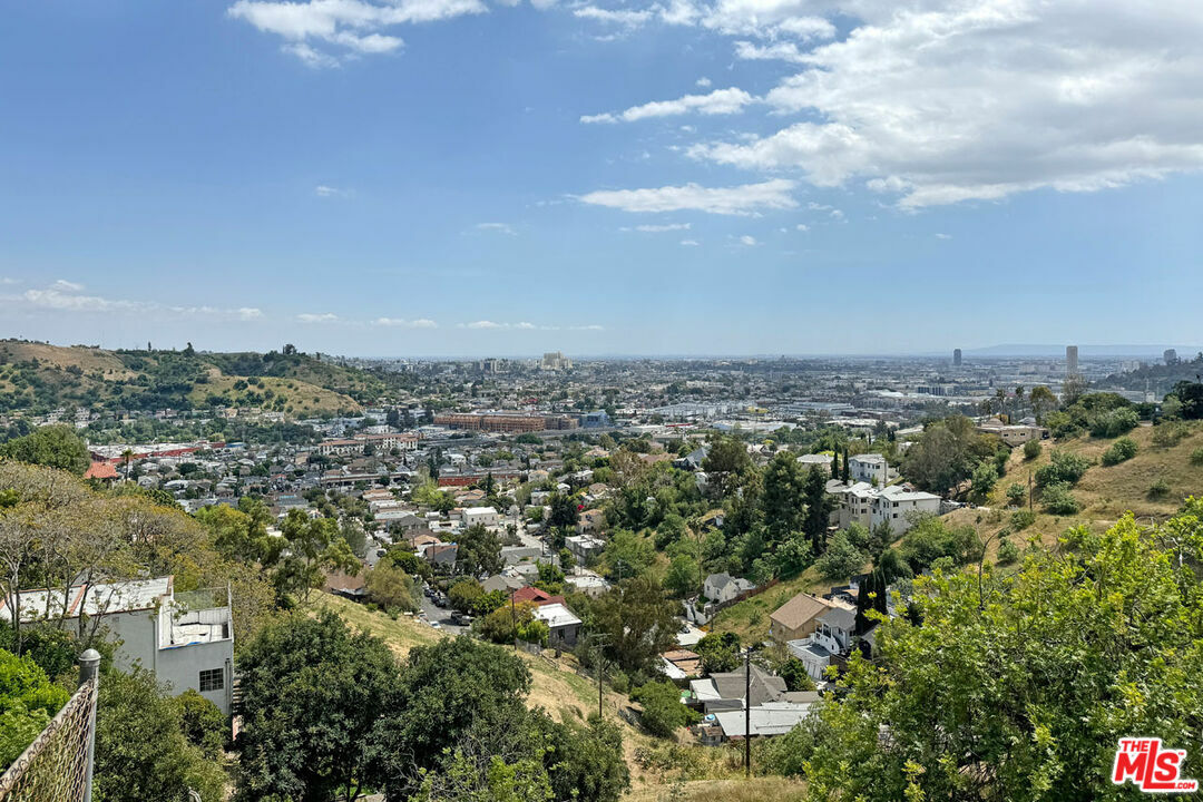 Property Photo: 3624 N Montalvo St CA 90065