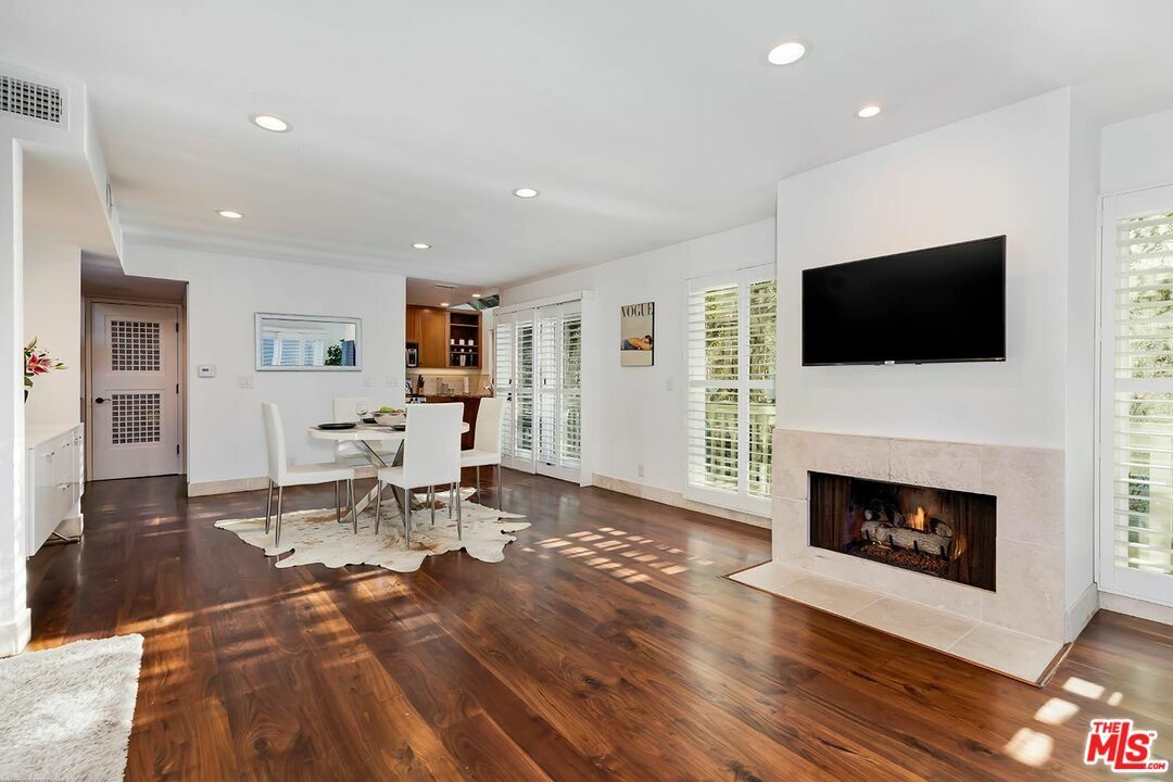 Property Photo: 17 20th Ave CA 90291