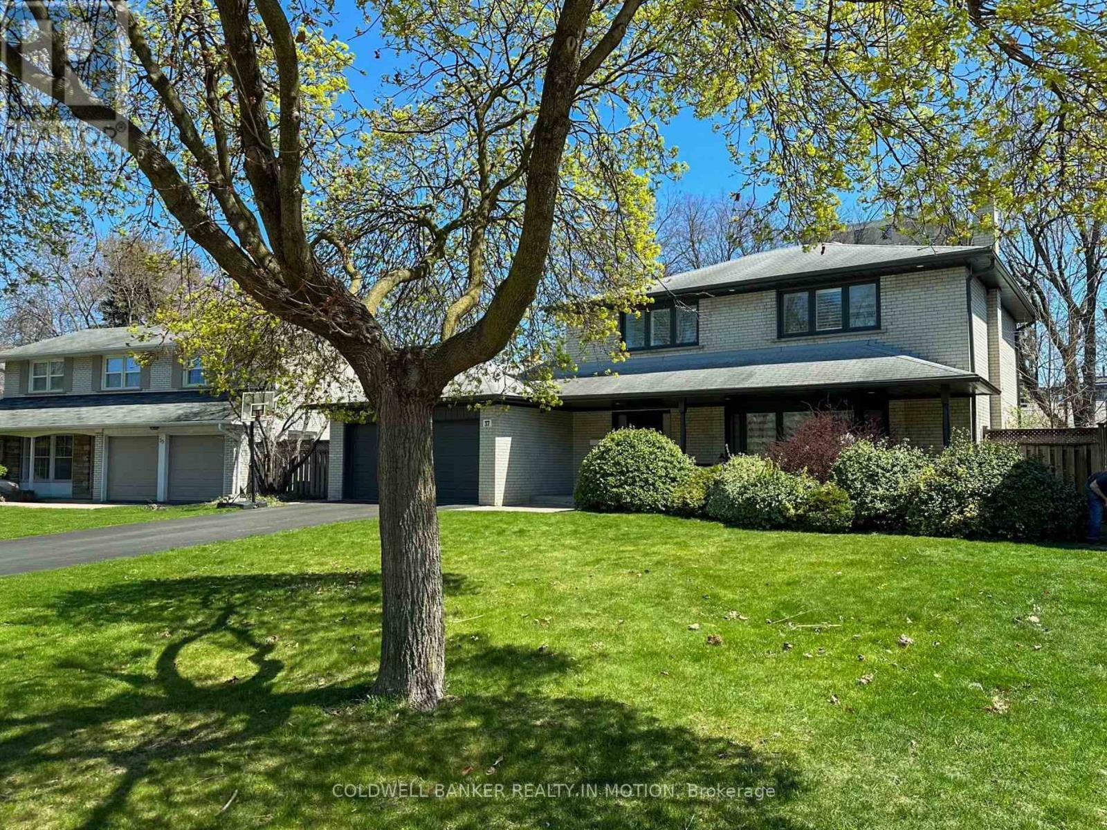 Photo de la propriété: 37 Cherry Post Crescent ON M9C 2J9