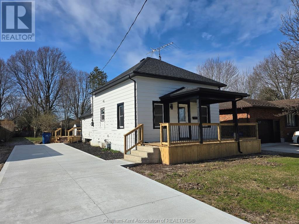 Property Photo: 507 Trerice Street West ON N0P 1M0