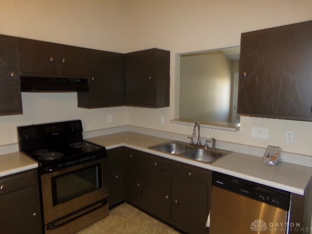 Property Photo:  915 Kreider Court  OH 45067 