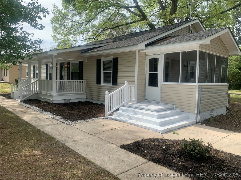 Property Photo: 303 E Pleasant Street NC 28382