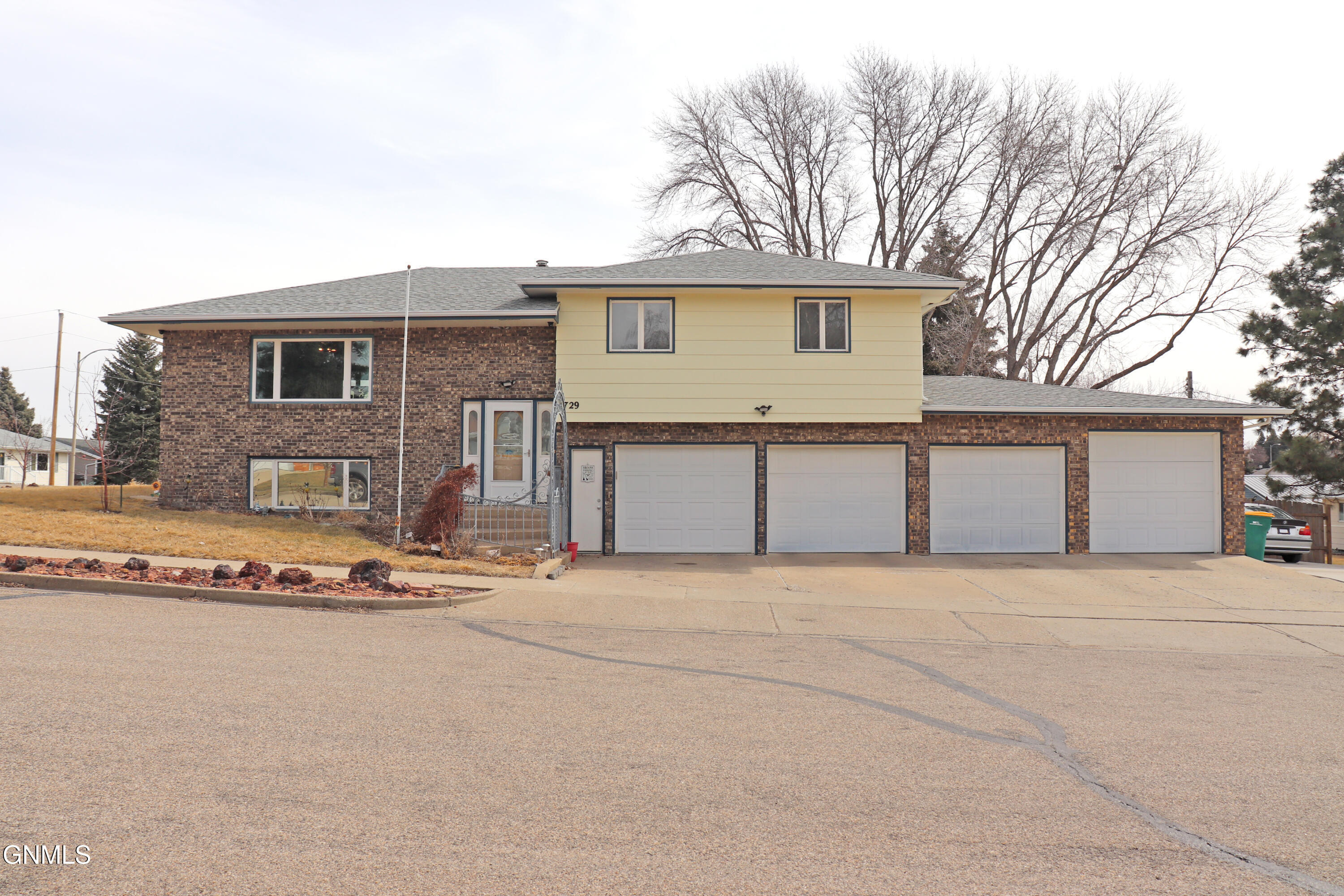 1729 N 22nd Street  Bismarck ND 58501 photo