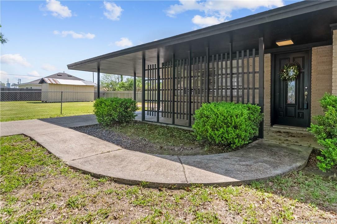 Property Photo:  126 W Lee Street  LA 70663 