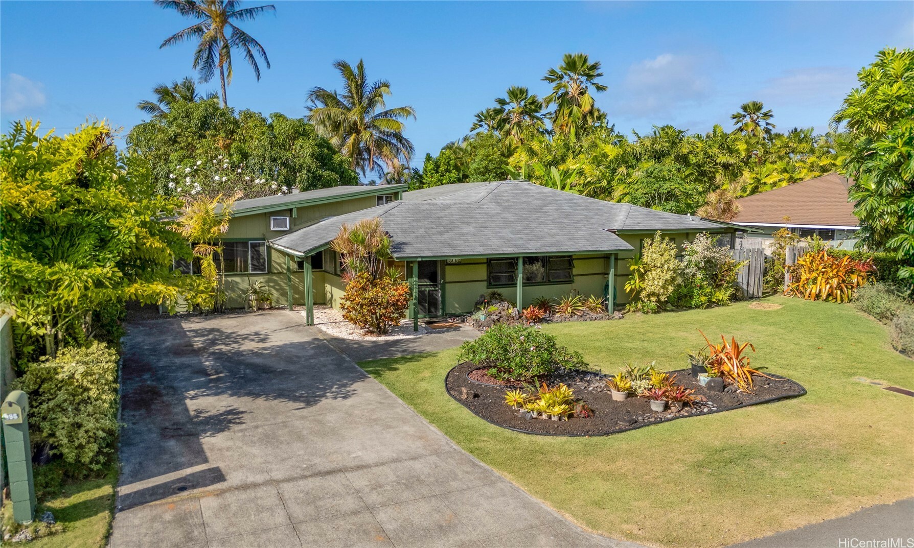 Property Photo: 388 Auwinala Road HI 96734