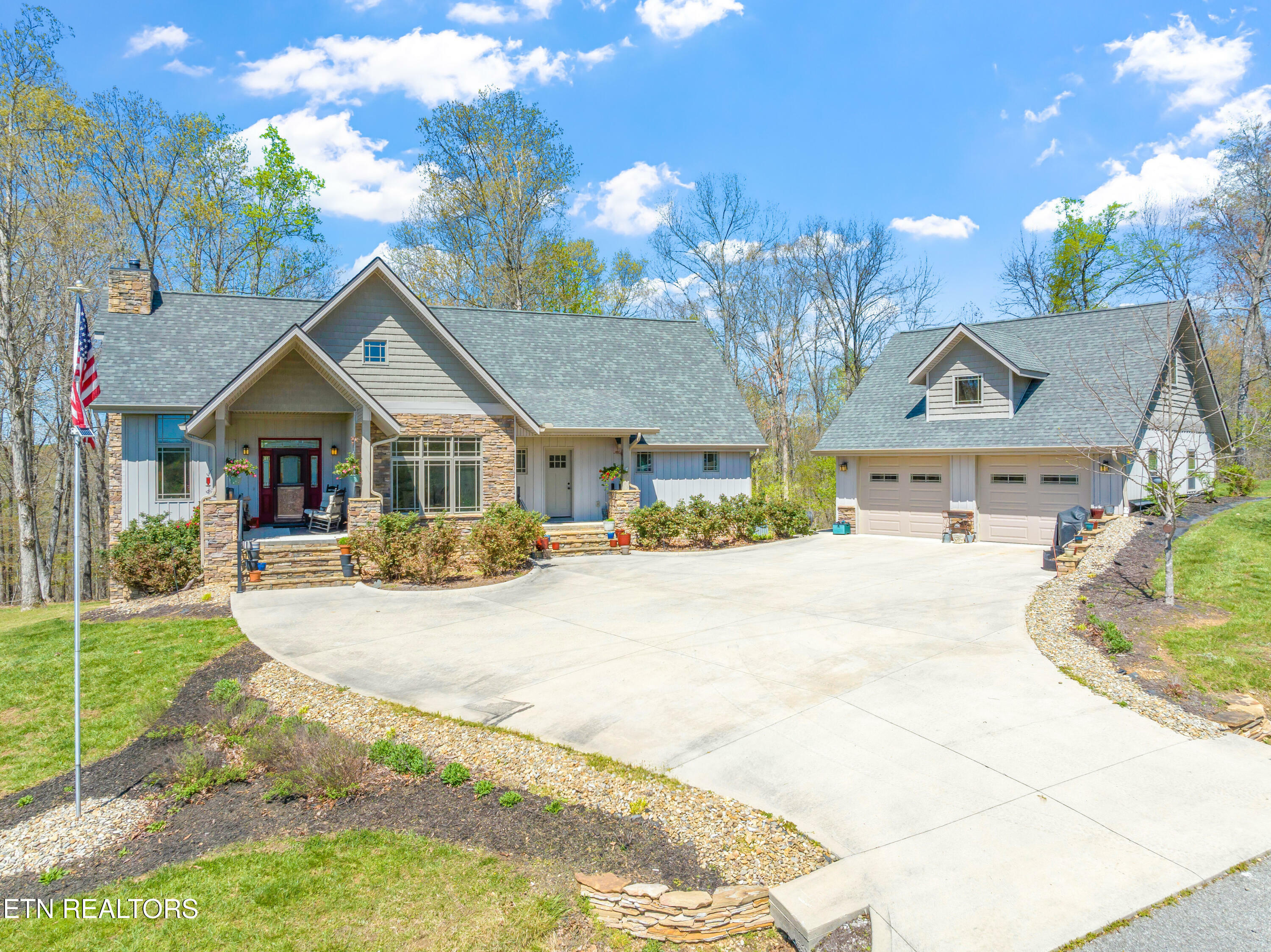 195 Kennedys Loop  Lafollette TN 37766 photo