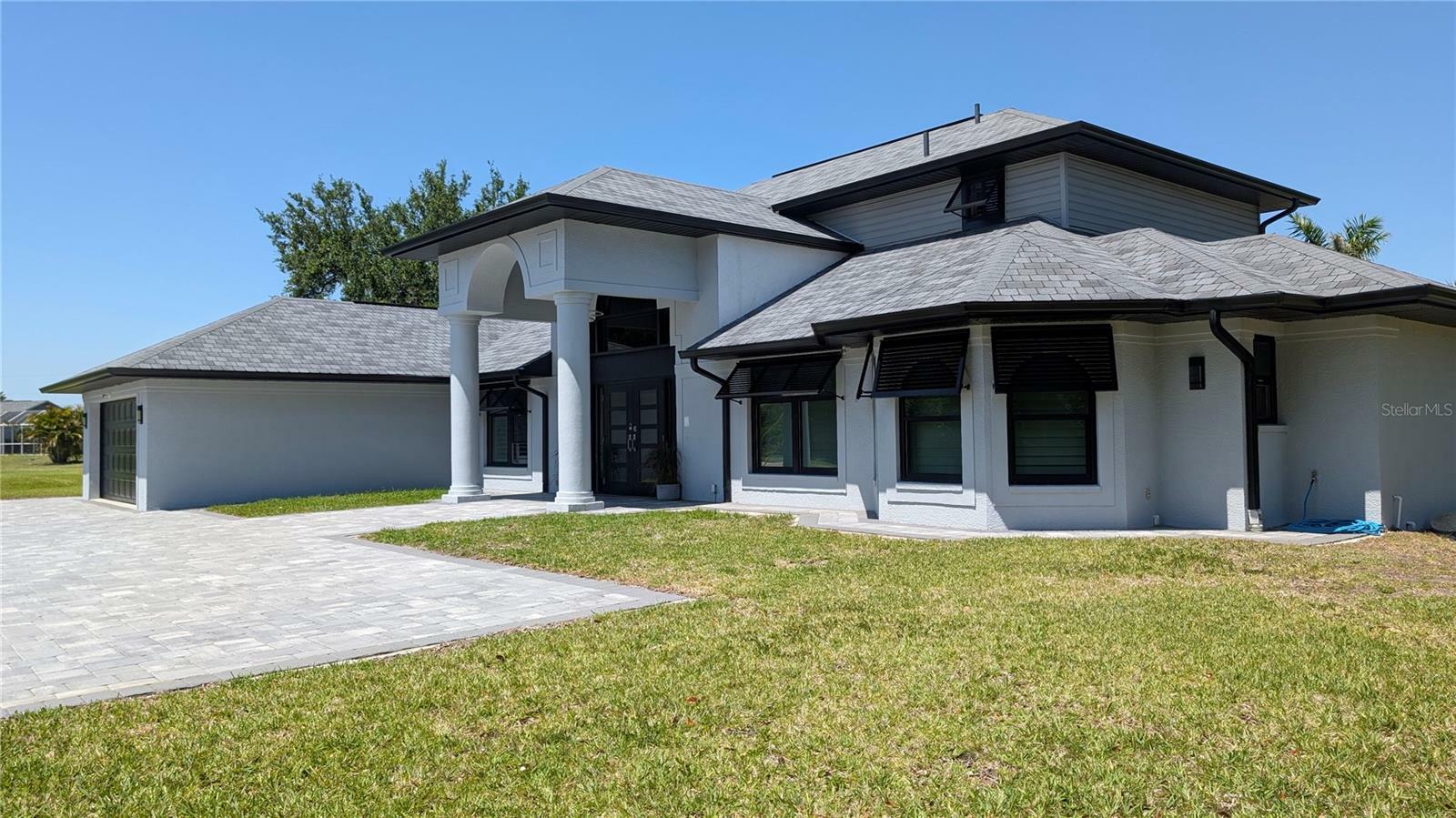Property Photo: 384 Viedma Street FL 33983