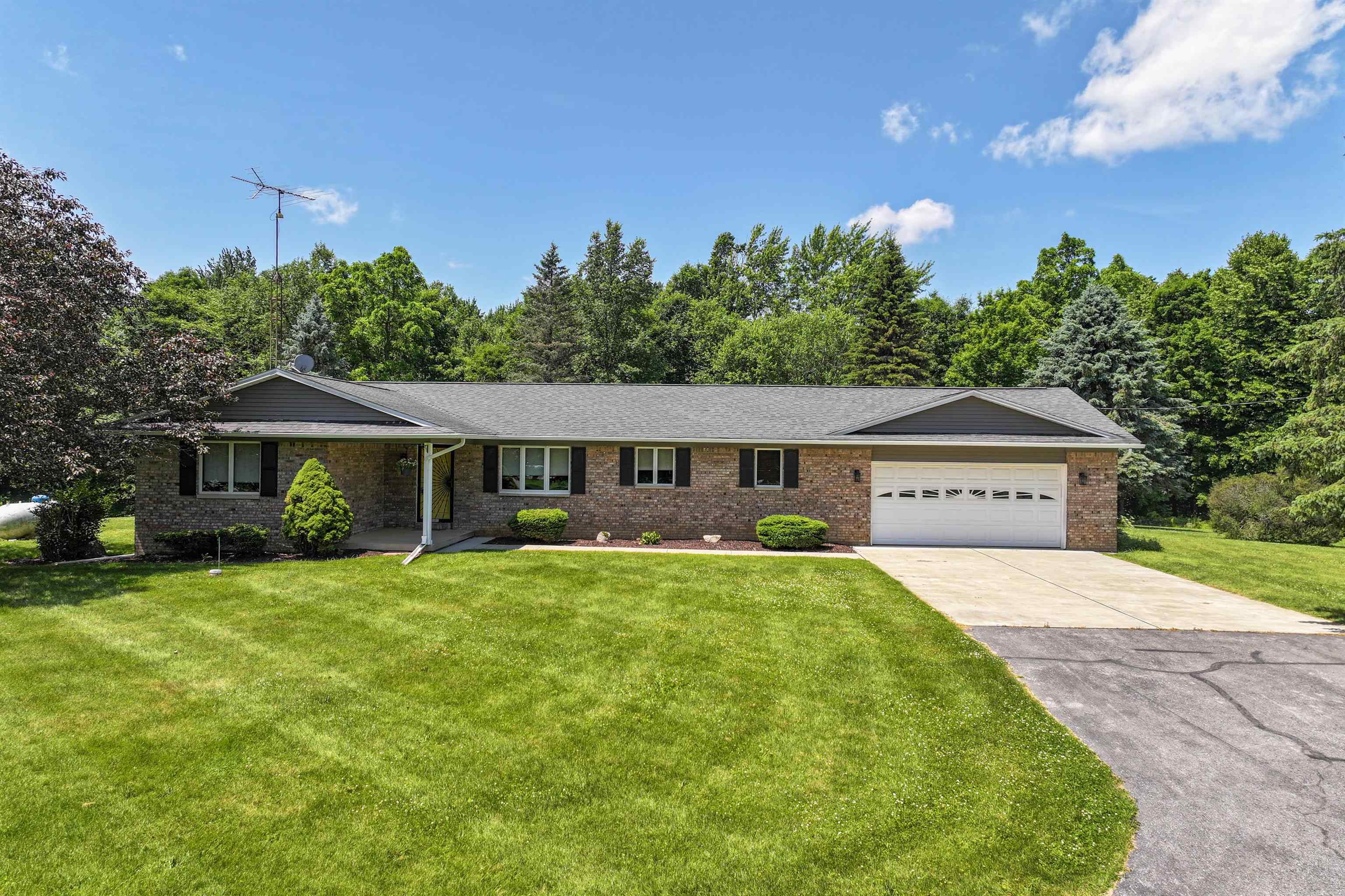 Property Photo: 5802 Pratt Road MI 48446