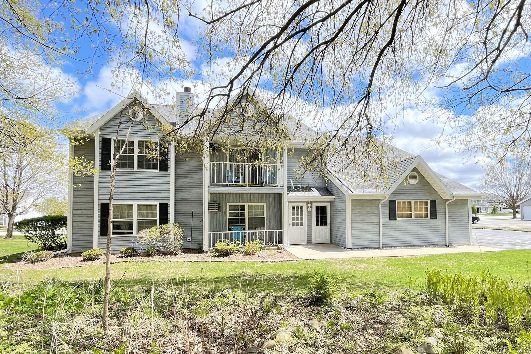 Property Photo:  259 Minz Park Cir 4  WI 53095 