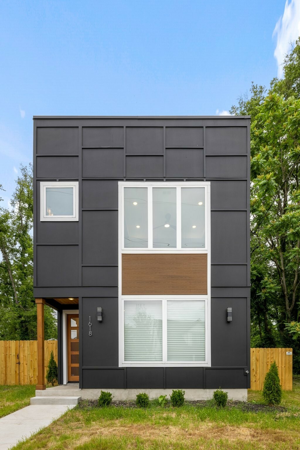 Property Photo: 1618 11th Ave N TN 37208