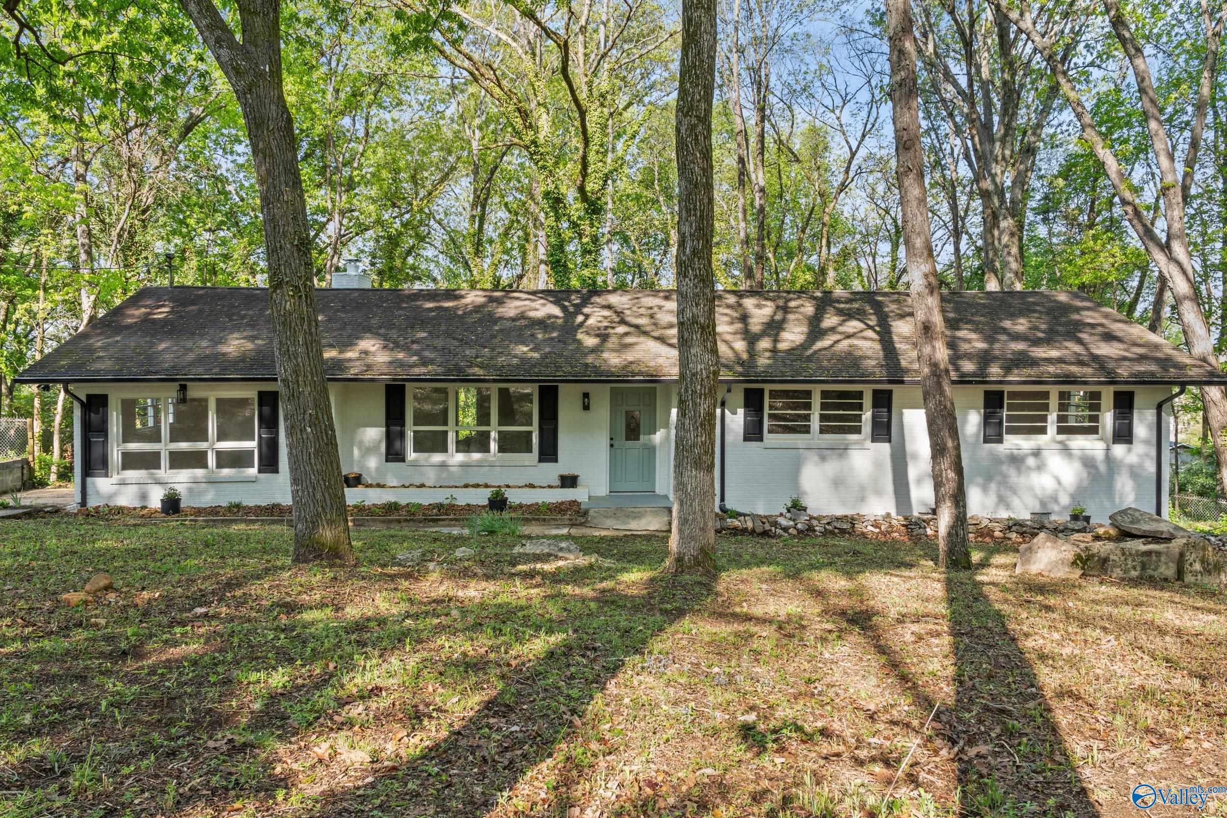 Property Photo:  609 Bain Drive SE  AL 35803 
