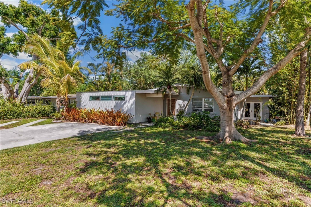 Property Photo: 1239 Morningside Drive FL 33901