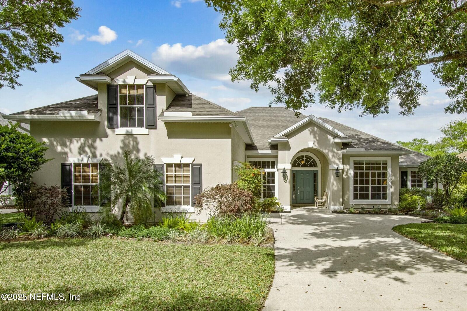 Property Photo:  7626 Sentry Oak Circle W  FL 32256 