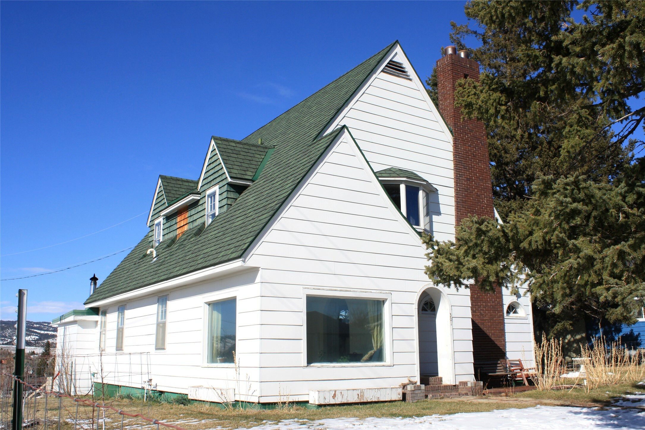 Property Photo: 301 E Crawford Street MT 59645
