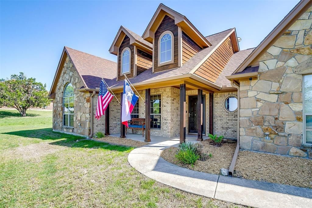 Property Photo:  777 Trailwood Drive  TX 76085 