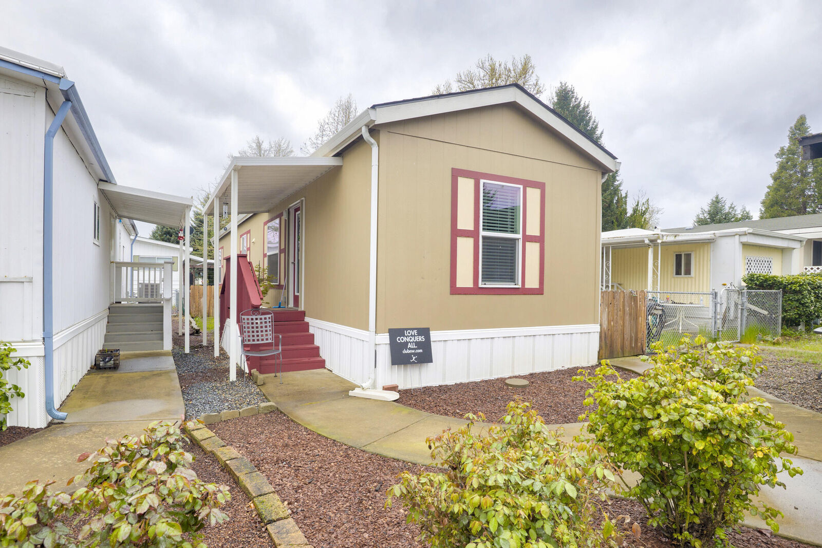 Property Photo: 217 Kingsbury Drive OR 97526