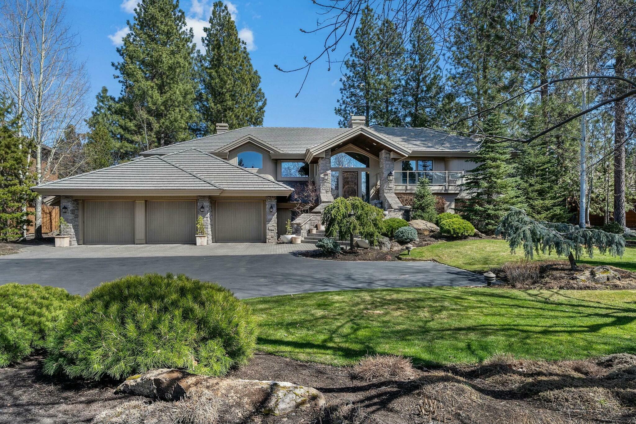 Property Photo: 61704 Broken Top Drive OR 97702