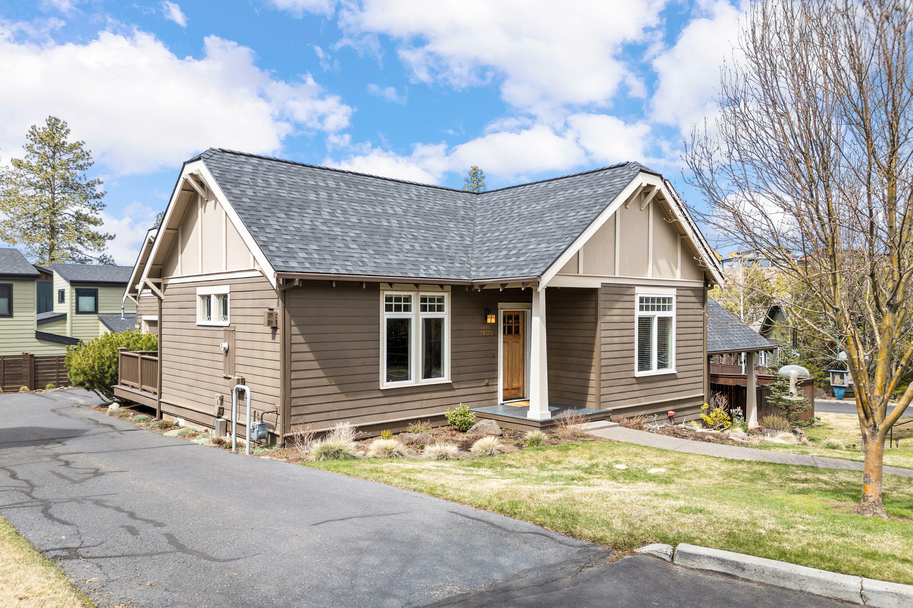 Property Photo: 19322 SW Laurelhurst Way OR 97702