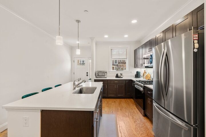 Property Photo: 7 E Dexter Ave 4 MA 01801