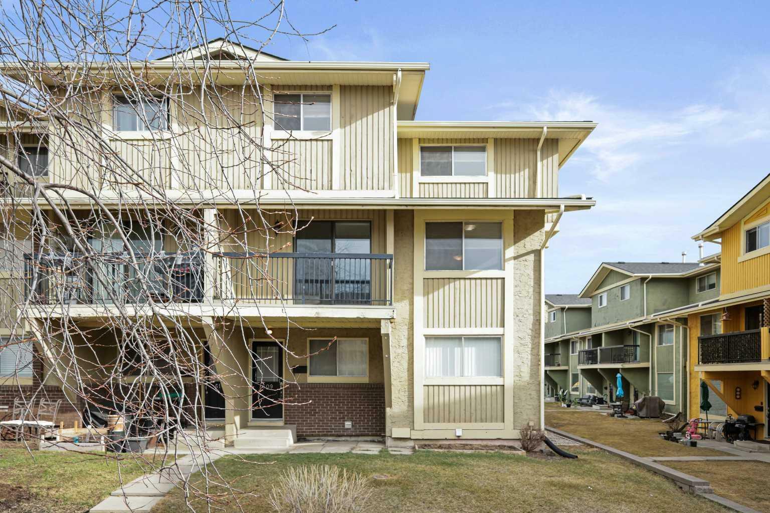 Property Photo: 2200 Woodview Drive SW 609 AB T2W 3N6