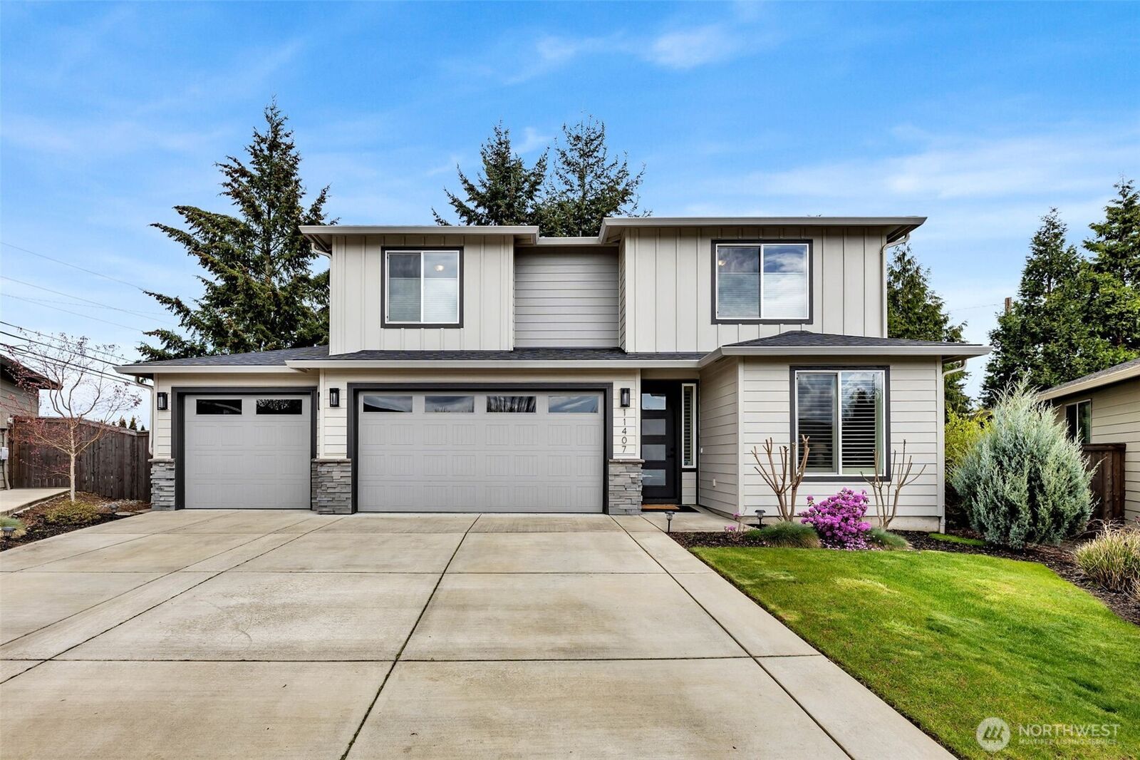 Property Photo: 11407 SE 11th Circle WA 98664