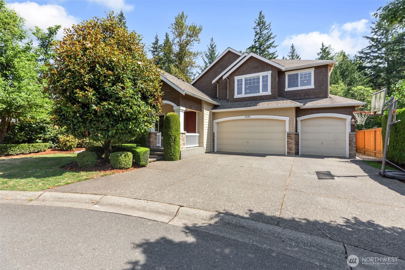 Property Photo:  8828  237th Place NE  WA 98053 