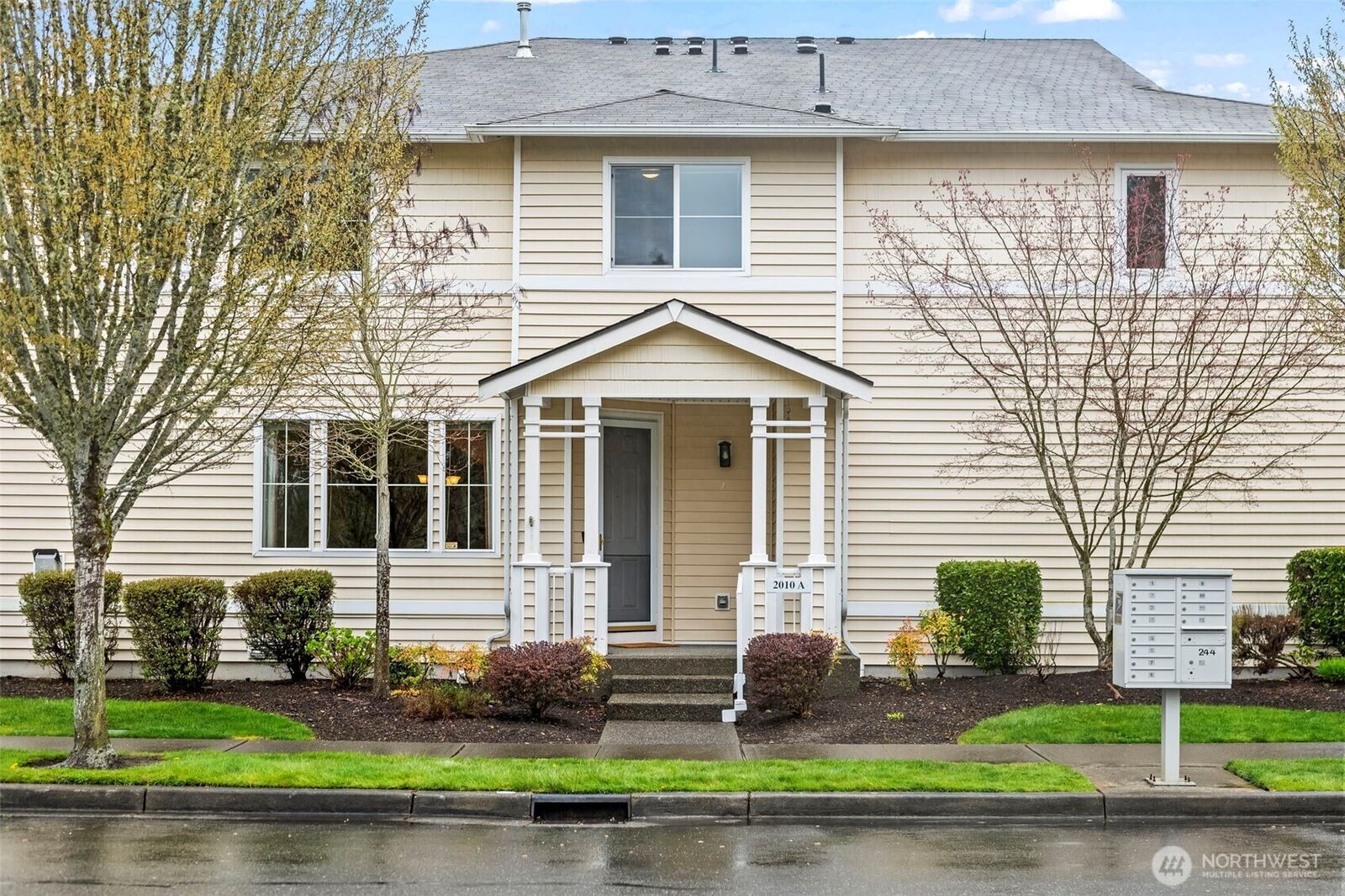Property Photo:  2010  Garry Oaks Avenue A  WA 98327 