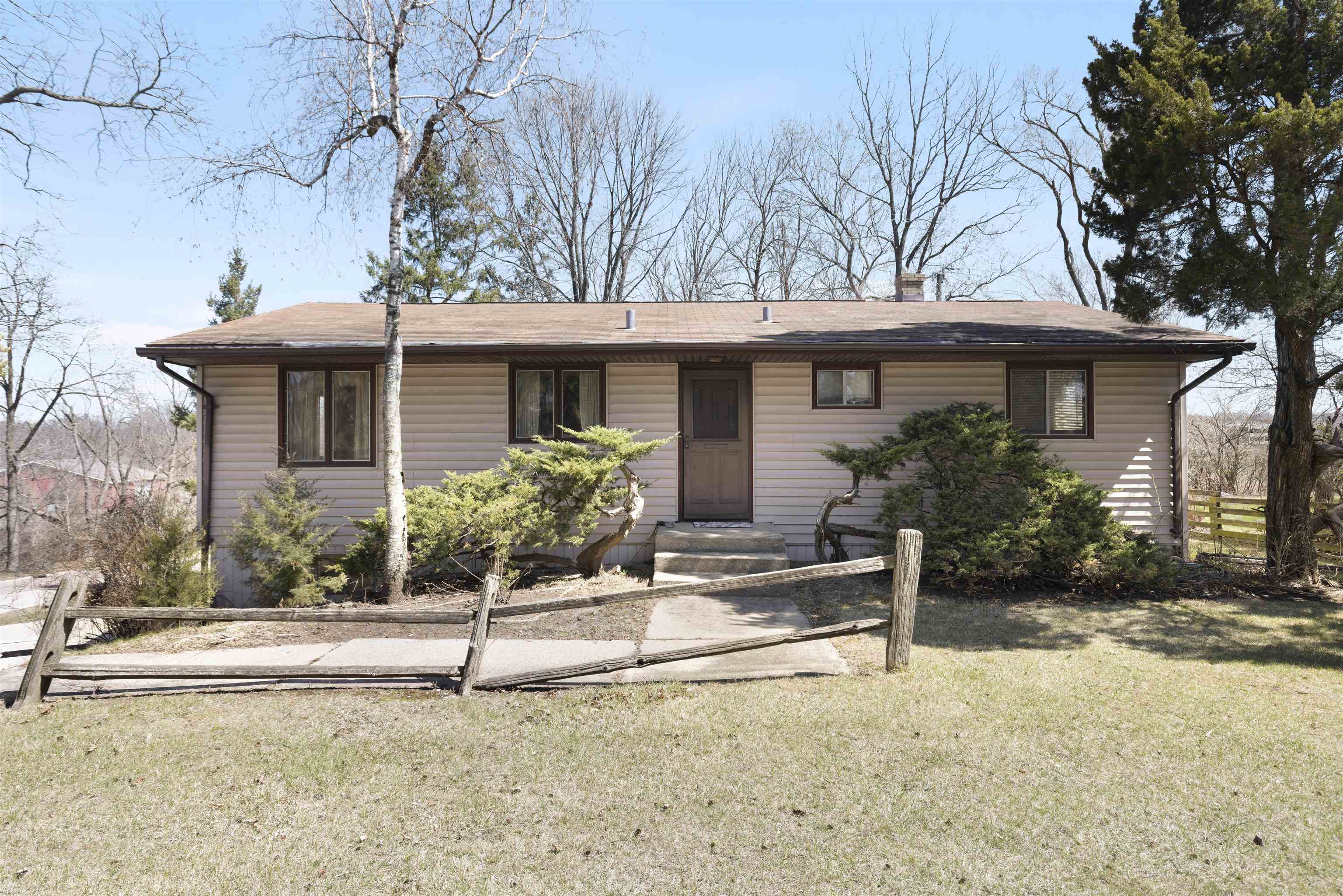 Property Photo: 904 Lexington Way IL 61108