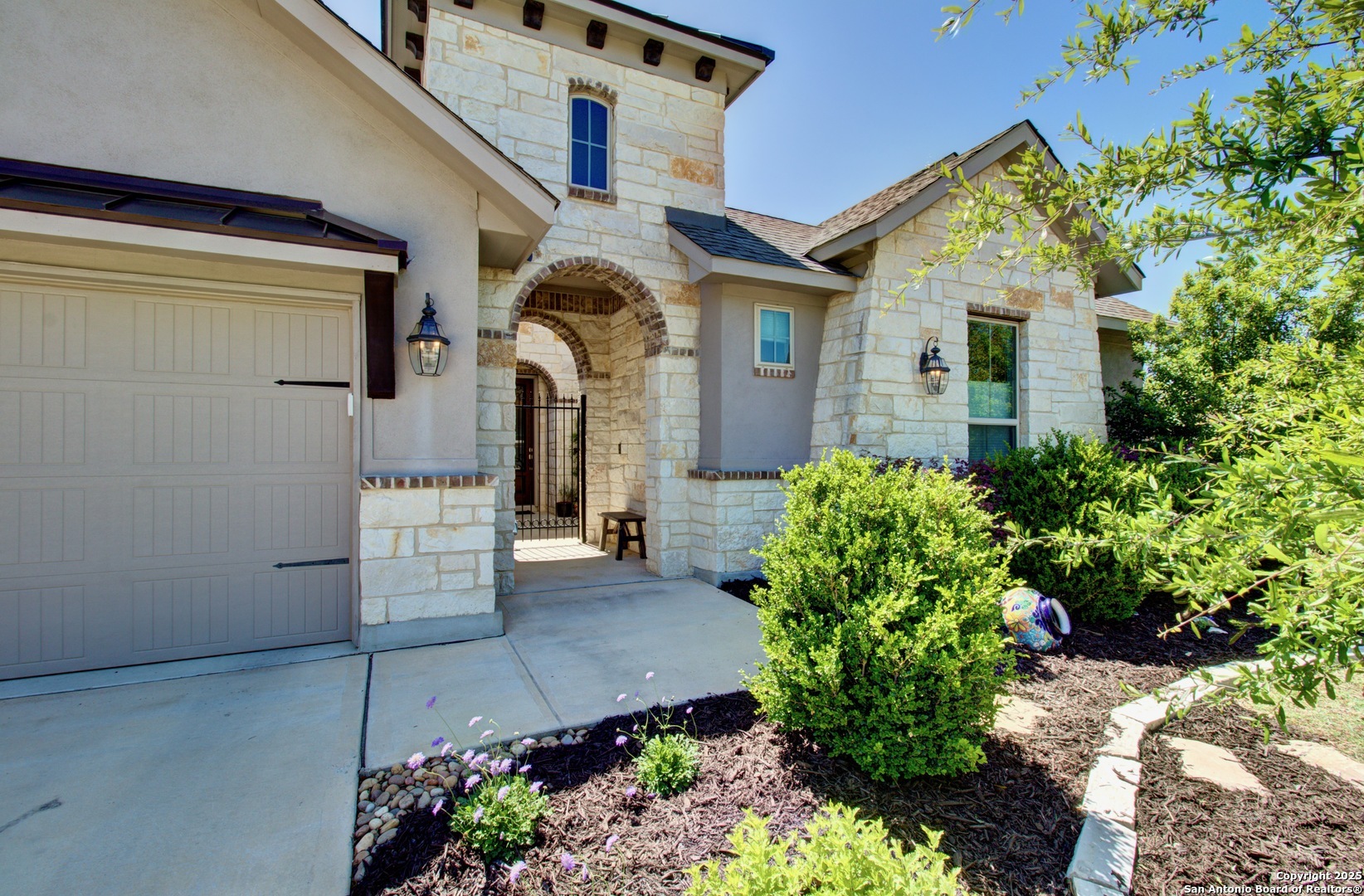 Property Photo: 3902 Monteverde TX 78261