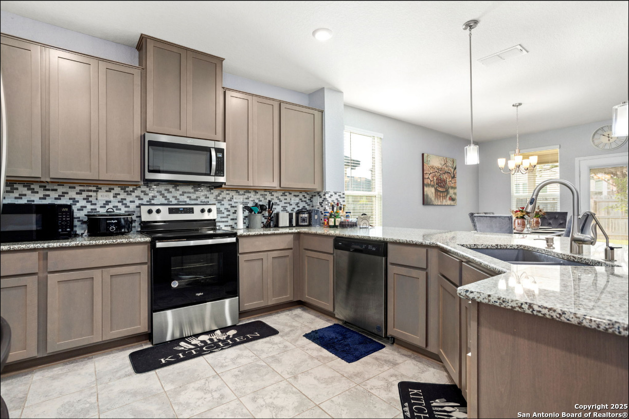 Property Photo: 5311 Espinoso Way TX 78261