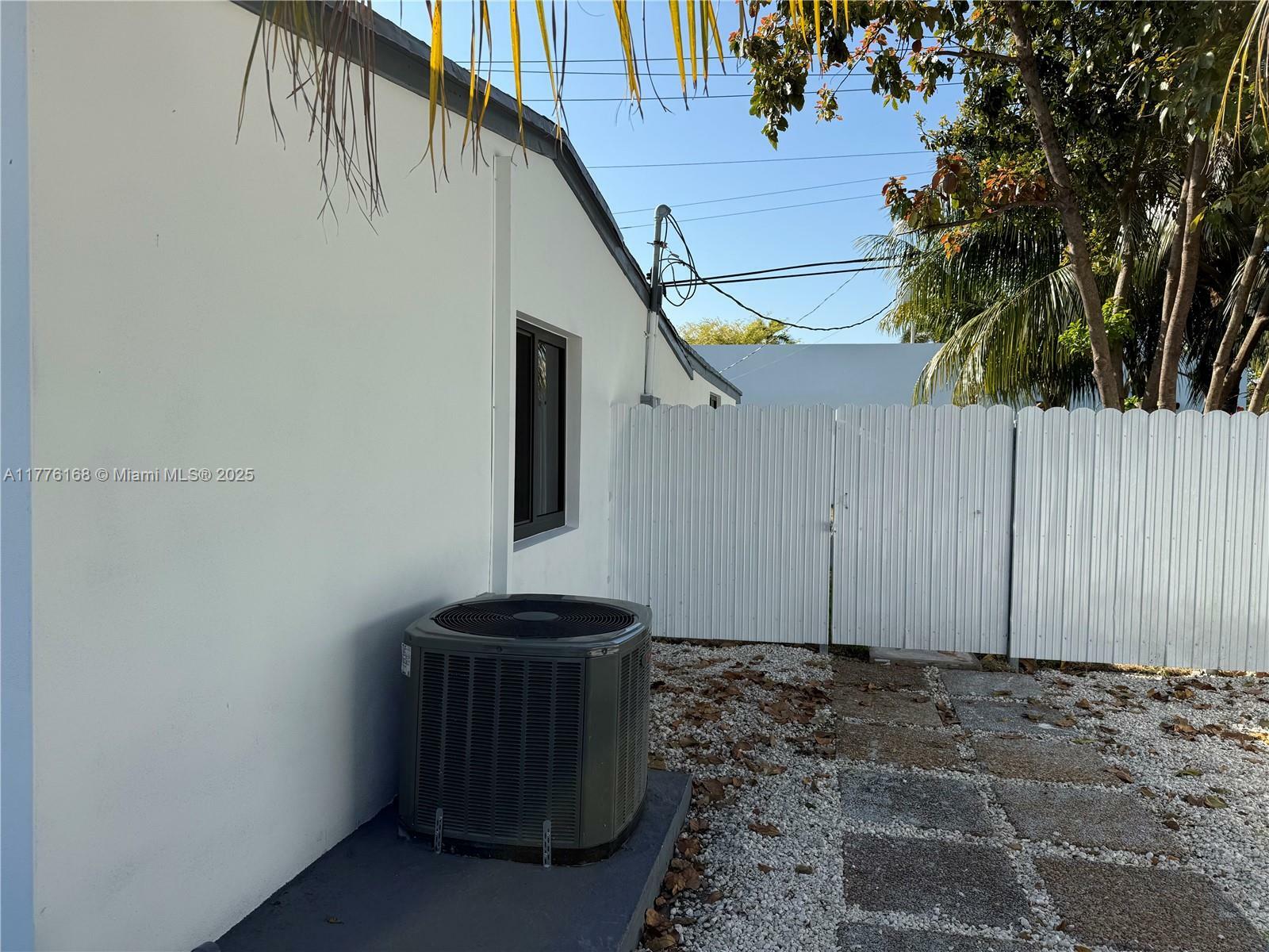 Property Photo: 9950 SW 55th St FL 33165