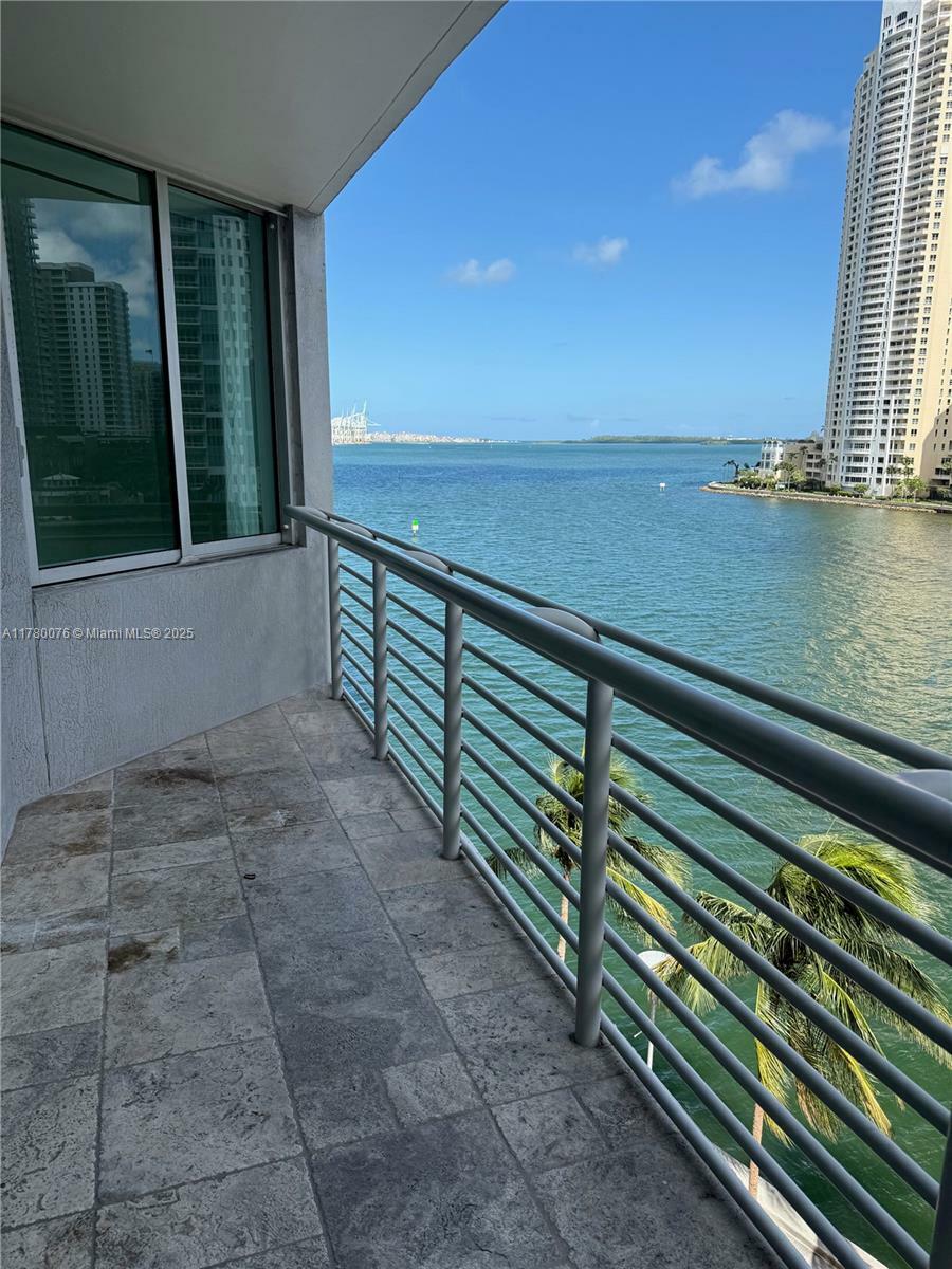 Property Photo:  325 S Biscayne Blvd 621  FL 33131 