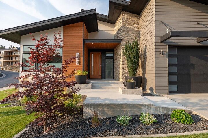 Property Photo: 803 W Willapa Ave WA 99224