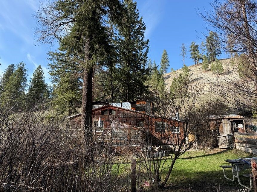 Property Photo: 334 Boulder Creek Rd WA 99118